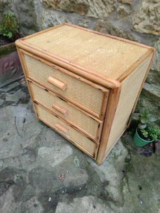 Mesita bambú y ratán