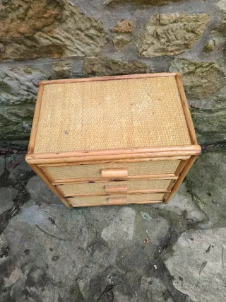 Mesita bambú y ratán