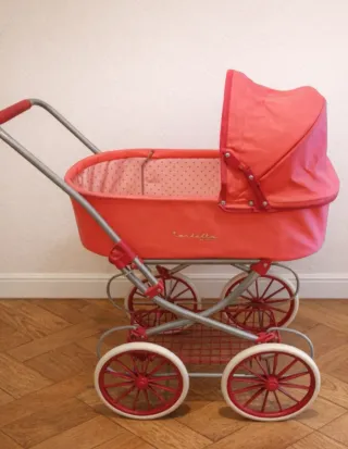 Cochecito de juguete clásico rosa
