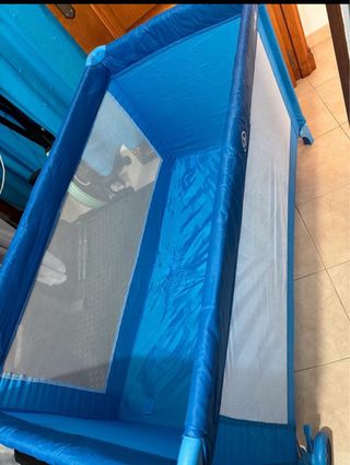 Cuna de viaje azul