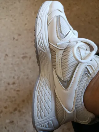 Zapatillas deportivas mujer plateadas y blancas