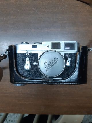 Cámara LEICA M2 con estuche original