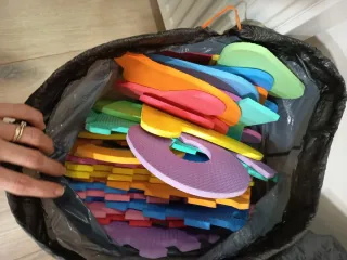 Alfombra puzzle letras y números suelo