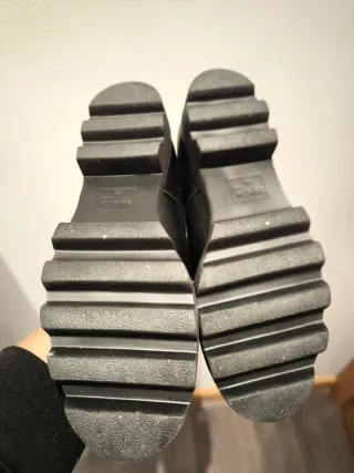 Zapatos planos negros con cordones