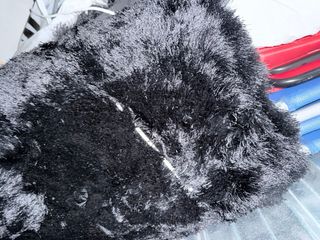 Alfombra negra de poliéster de pelo mediano