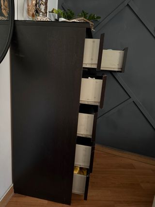 Cómoda Malm IKEA oscura