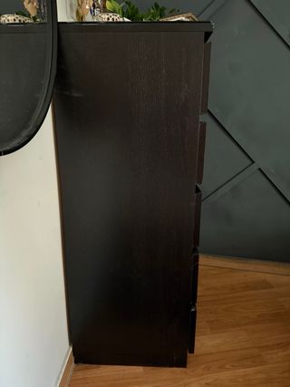 Cómoda Malm IKEA oscura