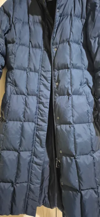 Plumifero Uniqlo azul oscuro larga acolchada