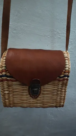 Bolso de paja y cuero