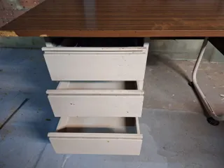 Mesa de oficina antigua metálica y madera