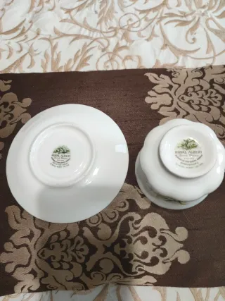 Taza y platillo Royal Albert Enero