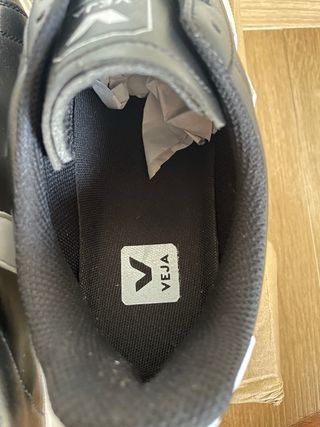 Zapatillas Veja Negras y Blancas