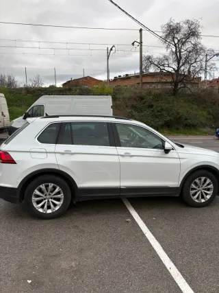 Volkswagen Tiguan 2017•