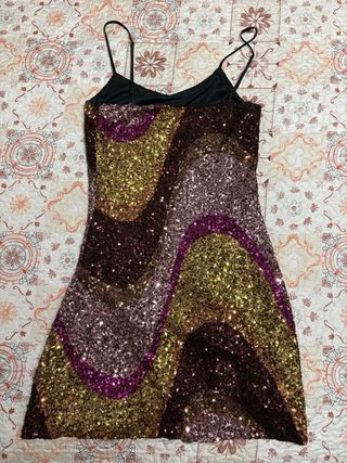 Vestido de lentejuelas con ondas