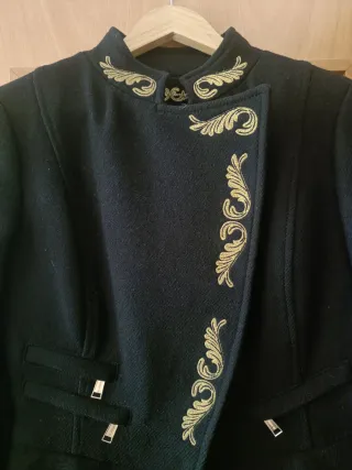 Abrigo Joya Holy Preppy Negro Dorado