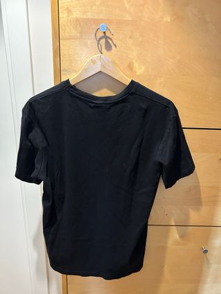 Camiseta Zara Negra con Bolsillo Gris