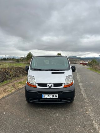 *Renault Trafic 2.5 dCi 135cv – 6 plazas*