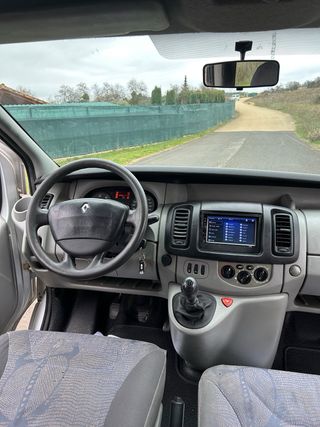 *Renault Trafic 2.5 dCi 135cv – 6 plazas*