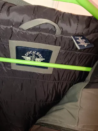 Cazadora Dockers verde con capucha