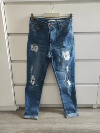 Pantalón vaquero high waist rotos