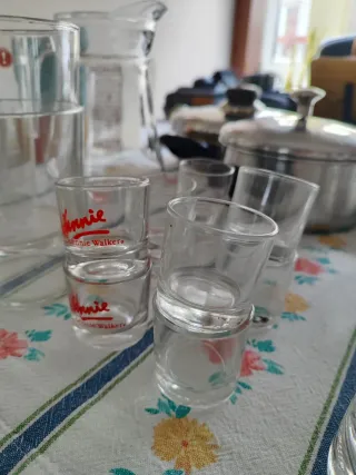 Tazas, batidora, cazuelas, vasos