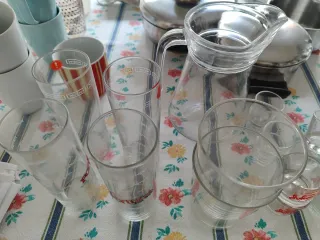 Tazas, batidora, cazuelas, vasos