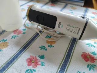 Tazas, batidora, cazuelas, vasos