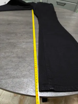 Jeans neri a zampa nuovi. H&M flare