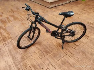 Bicicleta Newstar 24 niño/a con pata incluida.