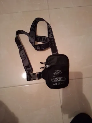 Riñonera Nike Air Max Negra y Gris