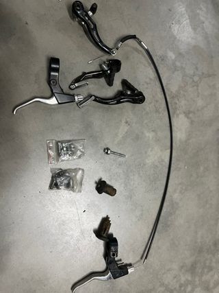 Sillín BMX Negro , ruedas y pinza de freno