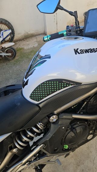 Kawasaki ER6N Blanca
