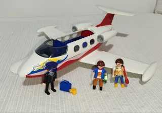 Jet Playmobil con figuras y accesorios