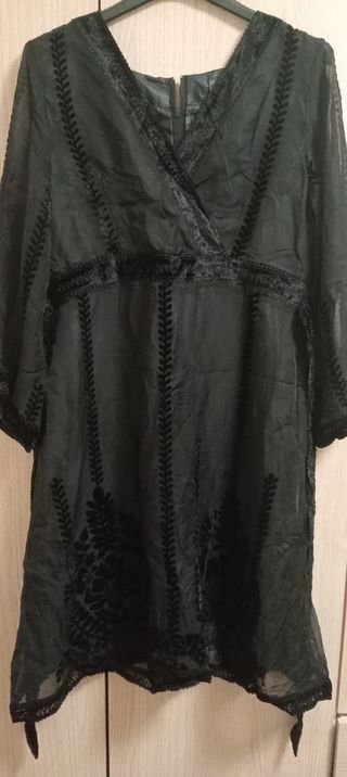 Vestido negro mujer con bordado floral