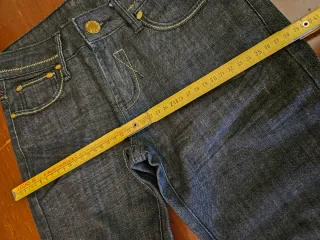 Jeans blu con risvolto