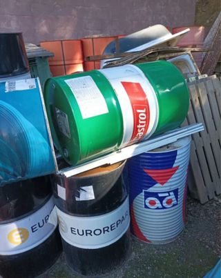 Bidón azul metálico 20 € a cada unos