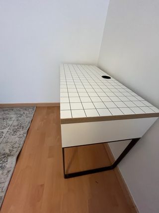 Escritorio Ikea con cajones