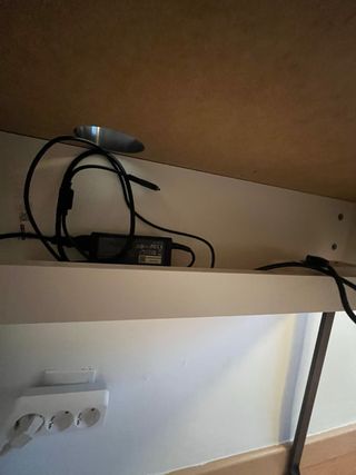 Escritorio Ikea con cajones