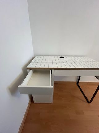 Escritorio Ikea con cajones