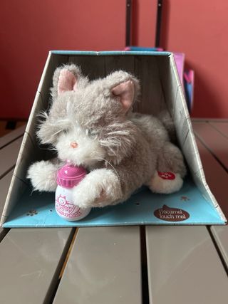 Gato peluche Imaginarium con biberón