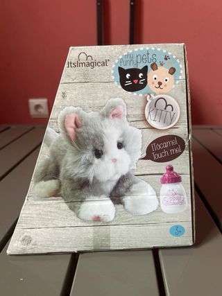 Gato peluche Imaginarium con biberón