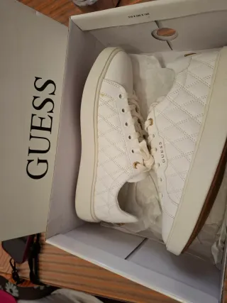Zapatillas Guess Blancas Acolchadas