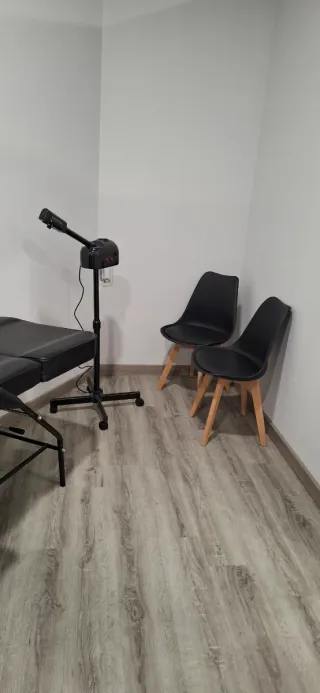 Alquiler espacio para estética y uñas