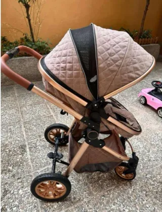 Cochecito de bebé beige y dorado