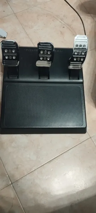 Volante Thrustmaster T150 Con Pedaliera T3PA