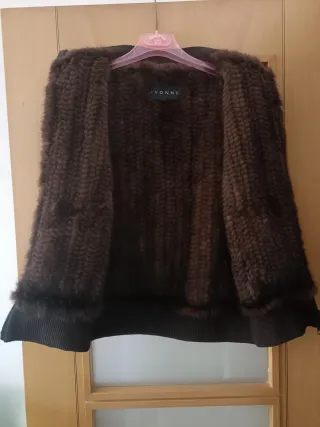 Chaleco de pelo marrón, medida sisas 52cm