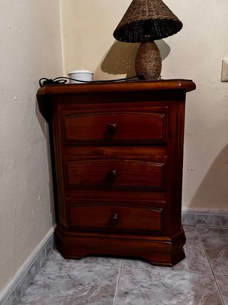 Mesa de noche 3 cajones