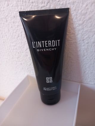 Crema corporal Givenchy L'Interdit negra