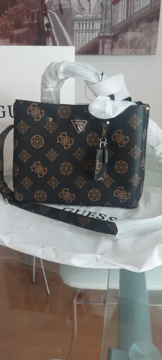 Borsa Guess tracolla marrone e nera