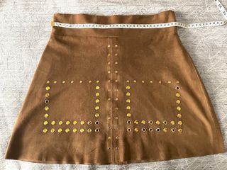 Minifalda Zara antelina camel tachuelas T.S/M